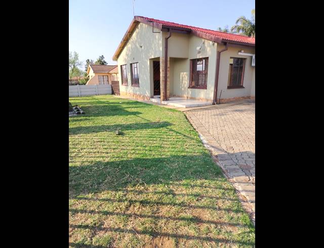3 BEDROOM FREEHOLD FOR SALE IN RICHVIEW